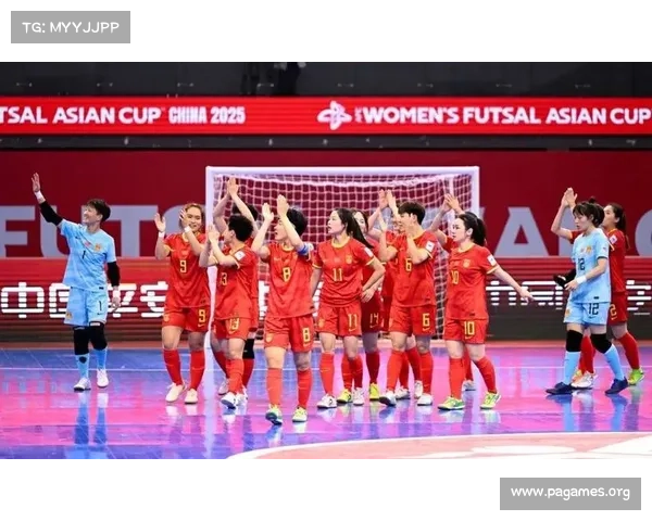 中国女足时隔十六年再度捧起亚洲杯冠军奖杯展现顽强拼搏精神 中国女足时隔十六年再度捧起亚洲杯冠军奖杯展现顽强拼搏精神