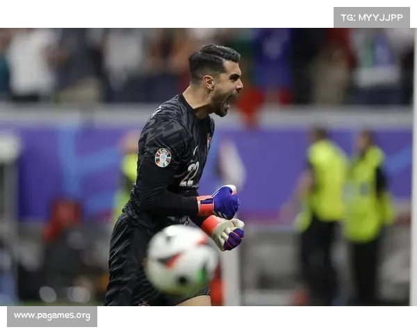 帽子戏法引发与裁判激烈争执技术犯规频发上演紧张赛场风暴激荡