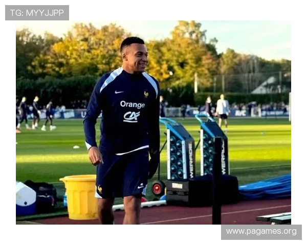 姆巴佩积极融入教练组推动新战术持续开发多番尝试成为球队战术焦点 姆巴佩积极融入教练组推动新战术持续开发多番尝试成为球队战术焦点