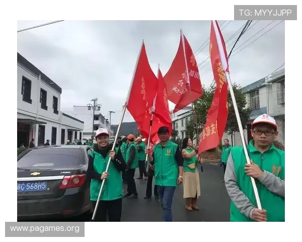 英雄联盟战队身披队旗绕场致谢 观众为之动容热泪盈眶